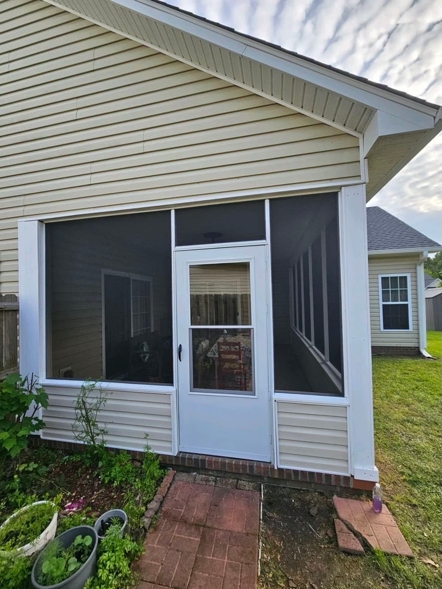 Screen room exterior white home Jacksonville NC